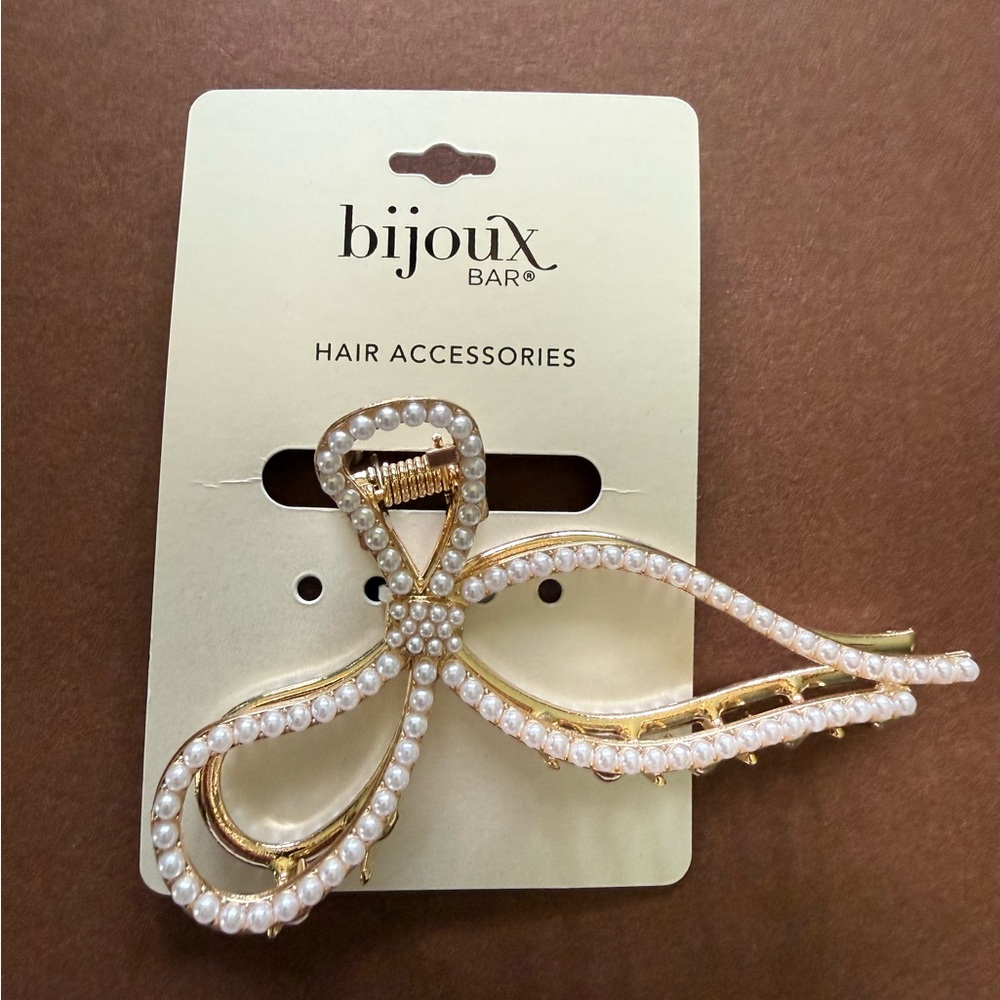 Bijoux Bar Gold Pearl Bow Hair Clip - Elegant Gold Tone